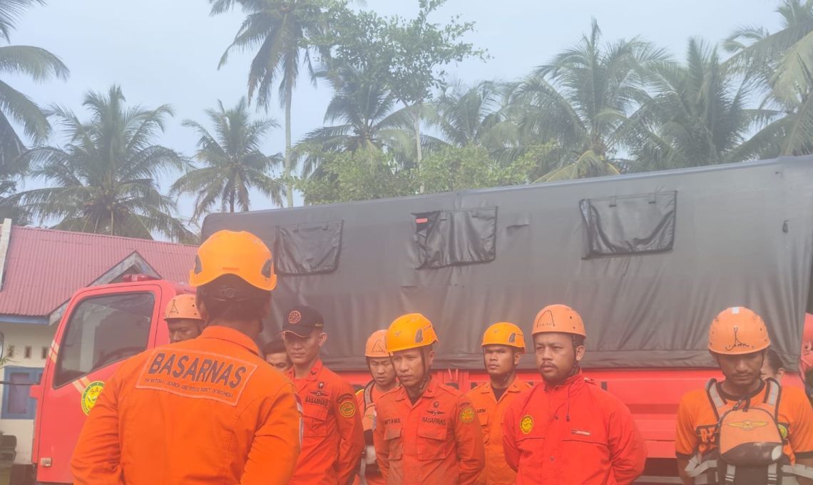 150 Personel Diterjunkan Cari Korban Banjir Hilang Pesisir Selatan